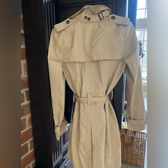 Classic tan trench coat by banana republic - Picture 2 of 4